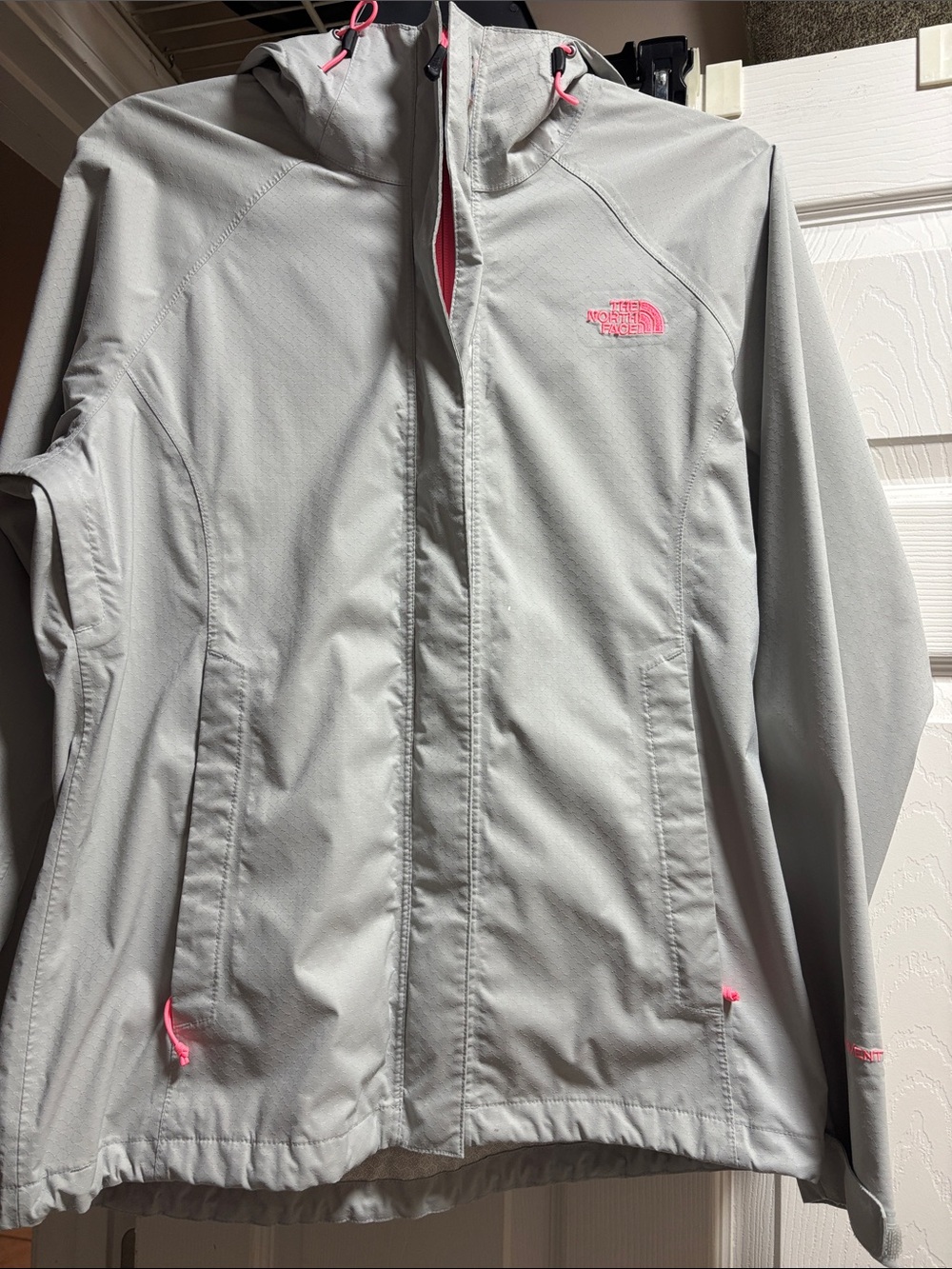 The North Face Women’s Light Gray rain Jacket with Pink Accents size medium